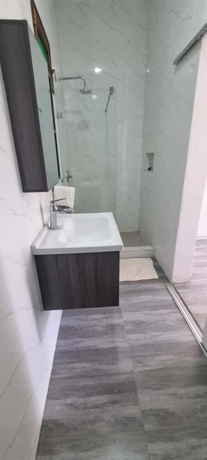 Comfort Double Room, Balcony, Sea View | Bathroom | Shower, free toiletries, towels, soap