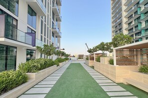 Garden - PVH - Serene 1BR - Binghatti House (Dubai)