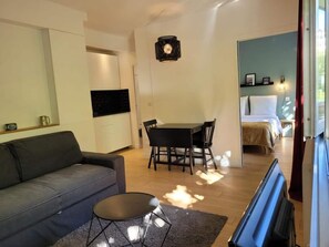 TV - ElFFEL TOWER VIEW - Front Row view + Terrace (Paris)