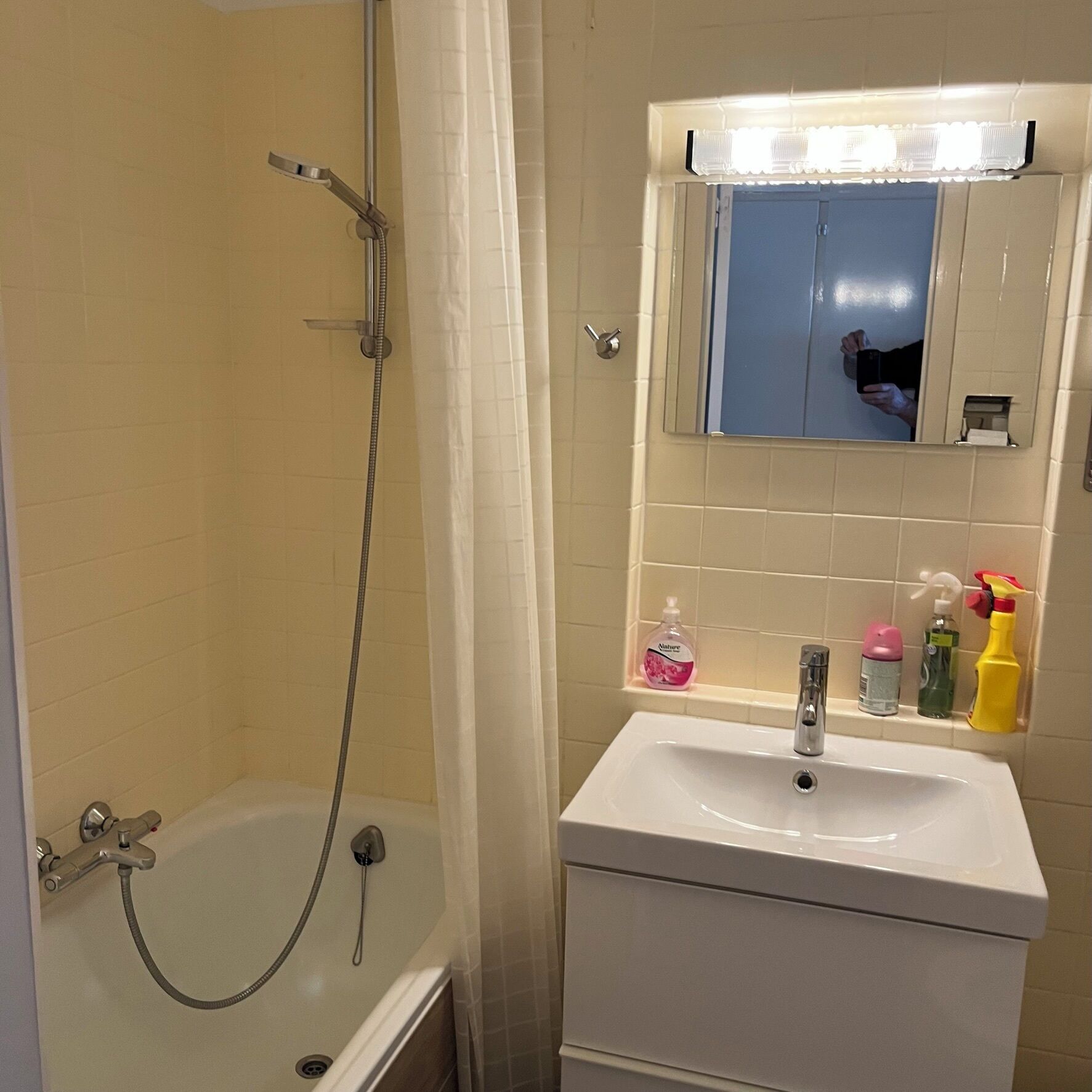 Sèche-cheveux, savon