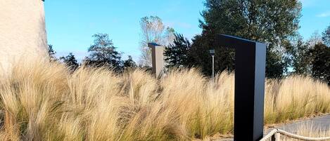 المنطقة المحيطة بالمنشأة