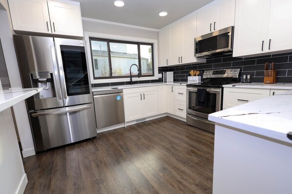 Fridge, microwave, oven, stovetop