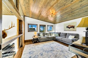 Living area - Bearded Wonder at Terry Peak (North Lawrence)