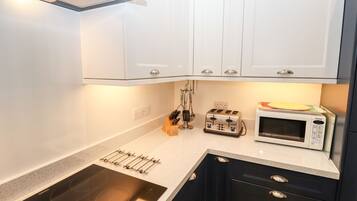 Dishwasher, cookware/dishes/utensils