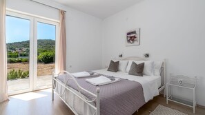 Iron/ironing board, free WiFi, bed sheets - Holiday home Silvija by Villas Guide (Primorski Dolac)