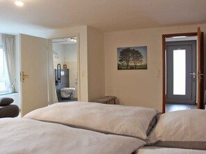 1 bedroom, WiFi, bed sheets - Apartment Schrichten, 73 sqm, 1 Bedroom, Up to 4 Guests (Schmallenberg)