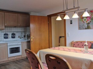 Dining - Apartment Schrichten, 73 sqm, 1 Bedroom, Up to 4 Guests (Schmallenberg)