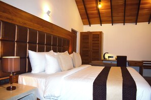 In-room safe, individually furnished, desk, laptop workspace