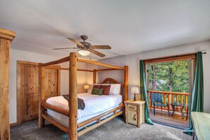 2 bedrooms, iron/ironing board, WiFi, bed sheets - Woodland Park Lakeview Log Cabin + Hot Tub & Sauna (Woodland Park)