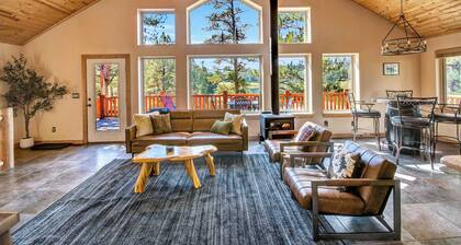Woodland Park Lakeview Log Cabin + Hot Tub & Sauna