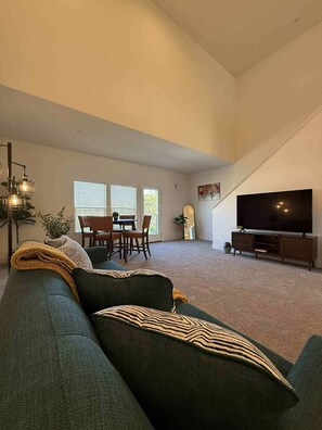 Living area - Walkable 3-bedroom townhome in Otay Ranch Chula Vista (Chula Vista)
