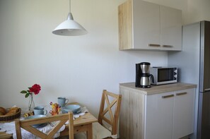 Fridge, microwave, oven, stovetop - Holiday Apartment Panoramablick****, 60 sqm, 1 Bedroom, Max. 2 Persons (Kirchhundem)