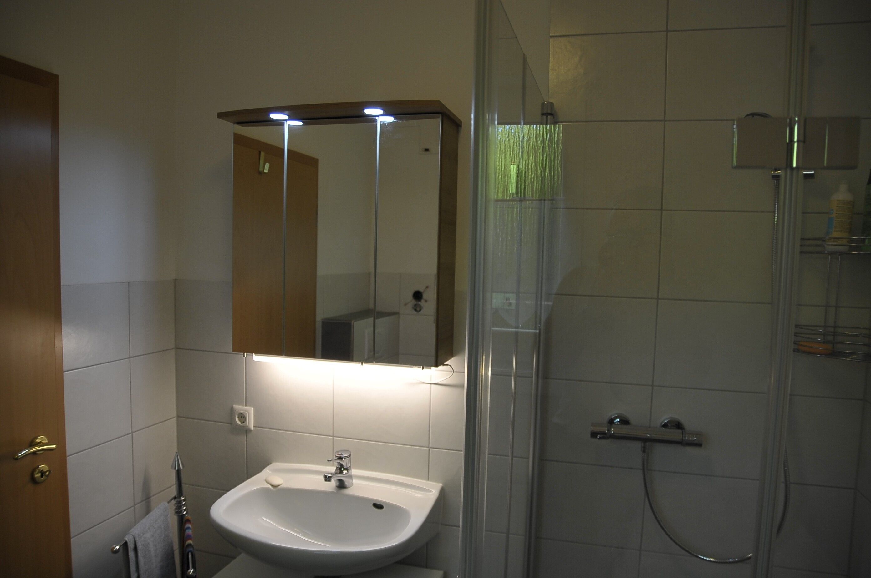 Ducha, secador de pelo, toallas