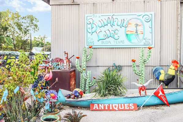 المنطقة المحيطة بالمنشأة