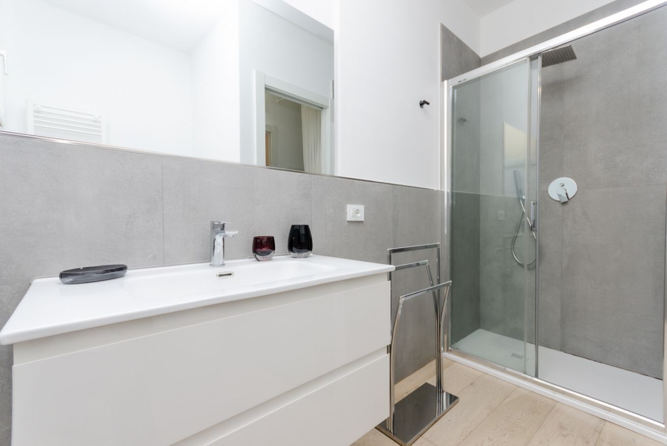 Dusche, Haartrockner, Bidet, Handtücher