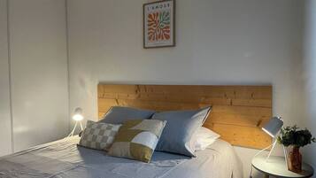 1 chambre, fer et planche à repasser, draps fournis