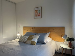 1 habitación, tabla de planchar con plancha y wifi 