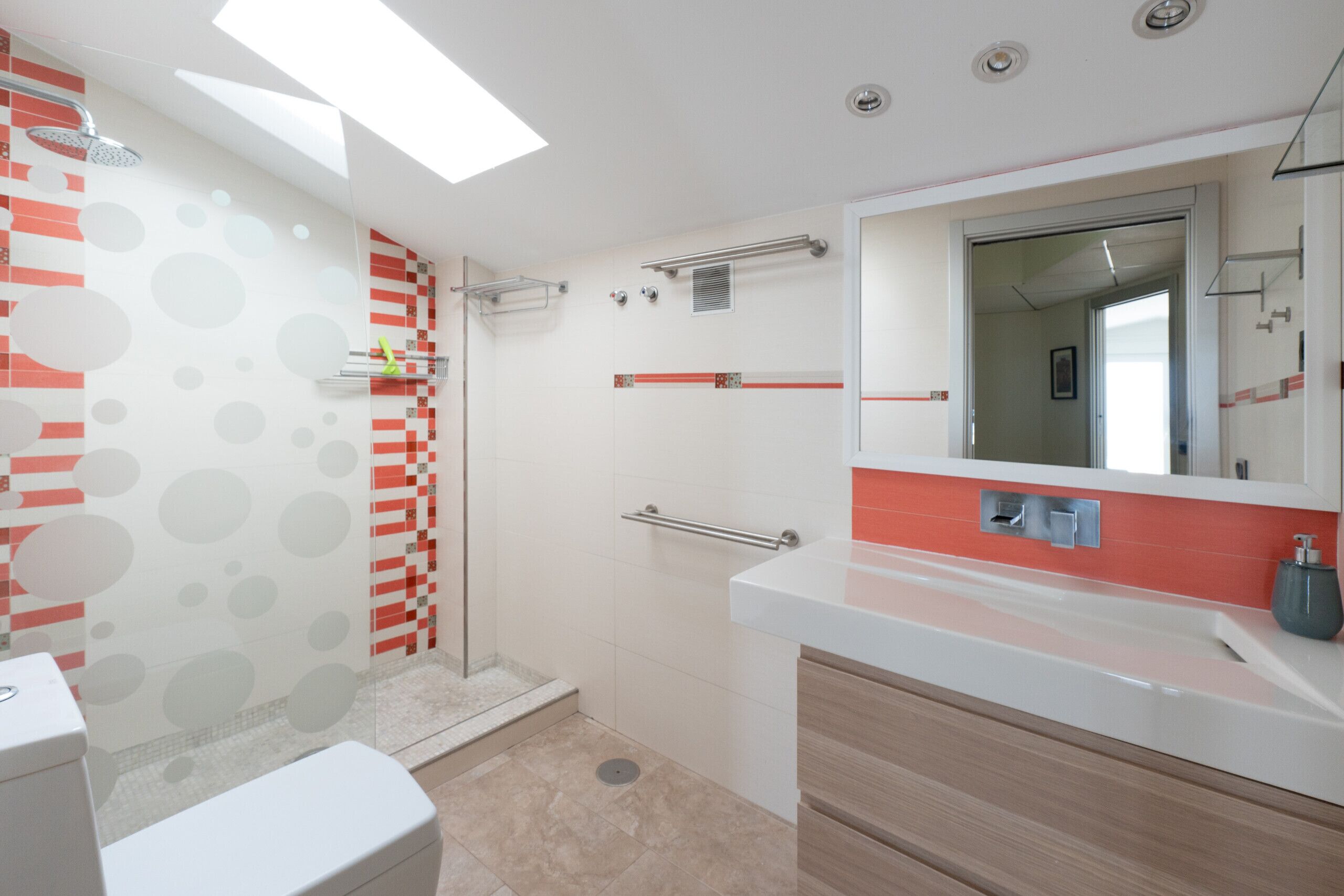 Dutxa, assecador de cabells i tovalloles 