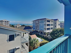 Property grounds - Pam's Paradise | Pet-Friendly Condo w/Pool Access (Carolina Beach)