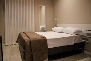 Camera Classic, 1 letto matrimoniale | Una scrivania, ferro/asse da stiro, Wi-Fi gratuito