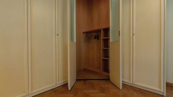 Appartamento Basic, balcone | Area soggiorno | TV 35 cm con canali satellitari