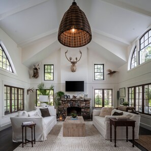 TV, fireplace, offices