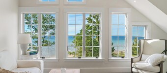 Windover Cottage - Beautifully Decorated! Private Beach! Close to Town!