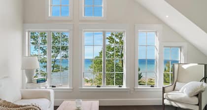 Windover Cottage - Beautifully Decorated! Private Beach! Close to Town!