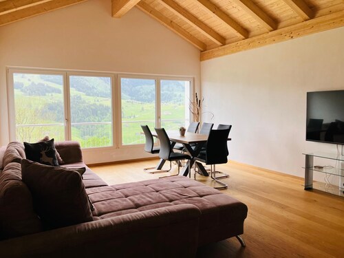 Wunderschöne grosszügige Ferienwohnung mit separatem Wellnessbereich.