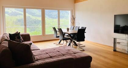 Wunderschöne grosszügige Ferienwohnung mit separatem Wellnessbereich.