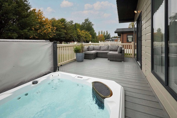 Primrose Lodge, Allerthorpe Golf & Country Park, York - Host & Stay
