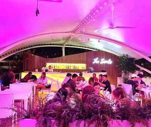 Snack bar - Dessa'sCrib Apartment by Azure 1BR (Parañaque)