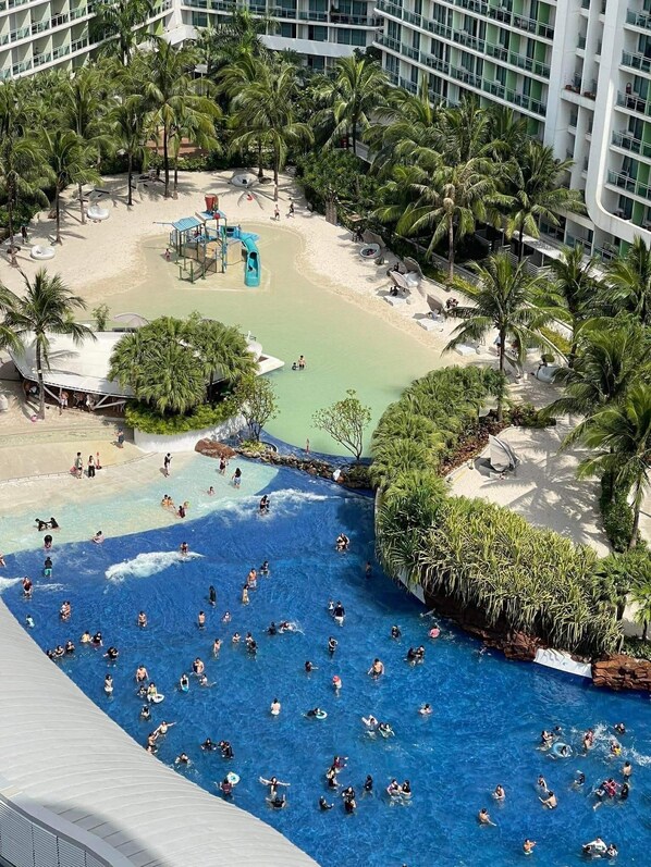 4 piscines extérieures