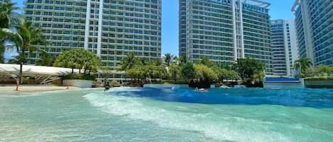 4 outdoor pools