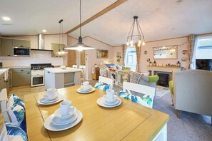 Dining - Host & Stay | Lucky Lodge (Pocklington)