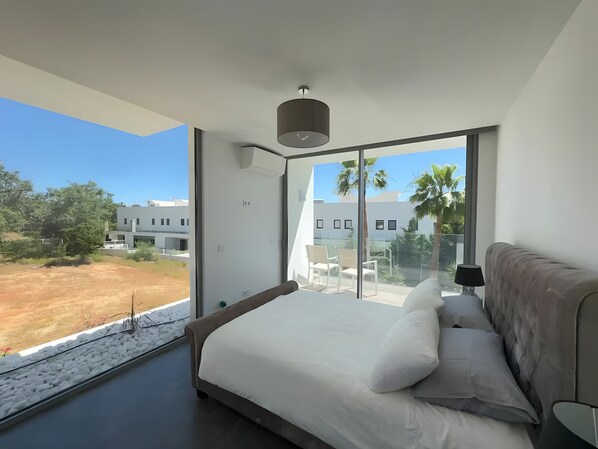 3 عدّة غرف نوم وواي فاي وملاءات أسرّة