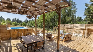 A wooden deck with a pool, outdoor furniture, and a pergola. - Mas9Romanin:Gîte Evasion in Provence (Saint-Rémy-de-Provence)