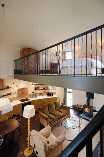 Countryside Retreat - The Grain Store