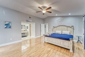 5 bedrooms, desk, iron/ironing board, WiFi - 5 Large Bedrooms | Game Room | Patio (Tampa)