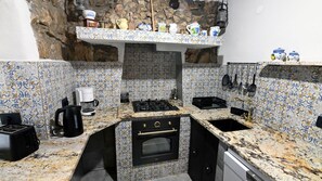 Frigorífico, microondas, horno y lavavajillas
