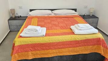 BĂŒgeleisen/BĂŒgelbrett, Internetzugang, BettwĂ€sche