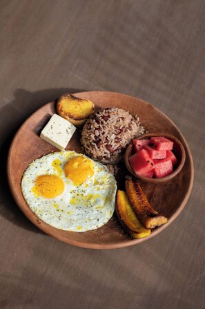 Tägliches inbegriffenes einheimisches Frühstück