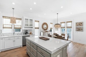 Fridge, microwave, oven, stovetop - Inlet Beach, Three-min Walk to Beach, Community Pool, 2 Balconies, 4 Bikes (Inlet Beach)
