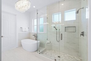Shower, hair dryer, towels - Inlet Beach, Three-min Walk to Beach, Community Pool, 2 Balconies, 4 Bikes (Inlet Beach)