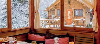 Kedra Village Chalet - Cozy Mountain Retreat