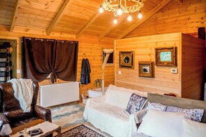 Living area - Kedra Village Cozy Chalet - Mountain Getaway (Pougakia, Kedra 350 03, Greece)