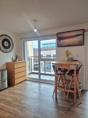 Interior - Gorgeous quiet flat 1 min from high street  (Uxbridge)