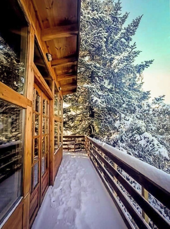 Terrace/patio - Kedra Village Treehouse - Peaceful Forest Views (VW2Q+4J Kedra, Greece)