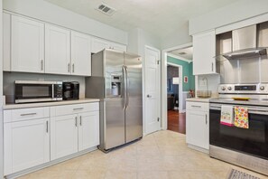 Micro-ondes, plaque de cuisson, lave-vaisselle