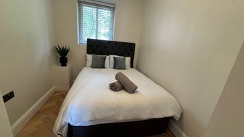 1 slaapkamer, een strijkplank/strijkijzer, wifi, beddengoed